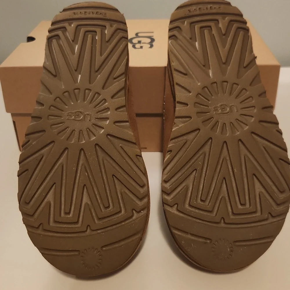 UGG Tasman - Picture 6 of 8